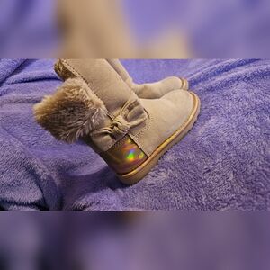 MAGELLAN OUTDOORS Little Girls Pink Holographic Designed fur boots sz7